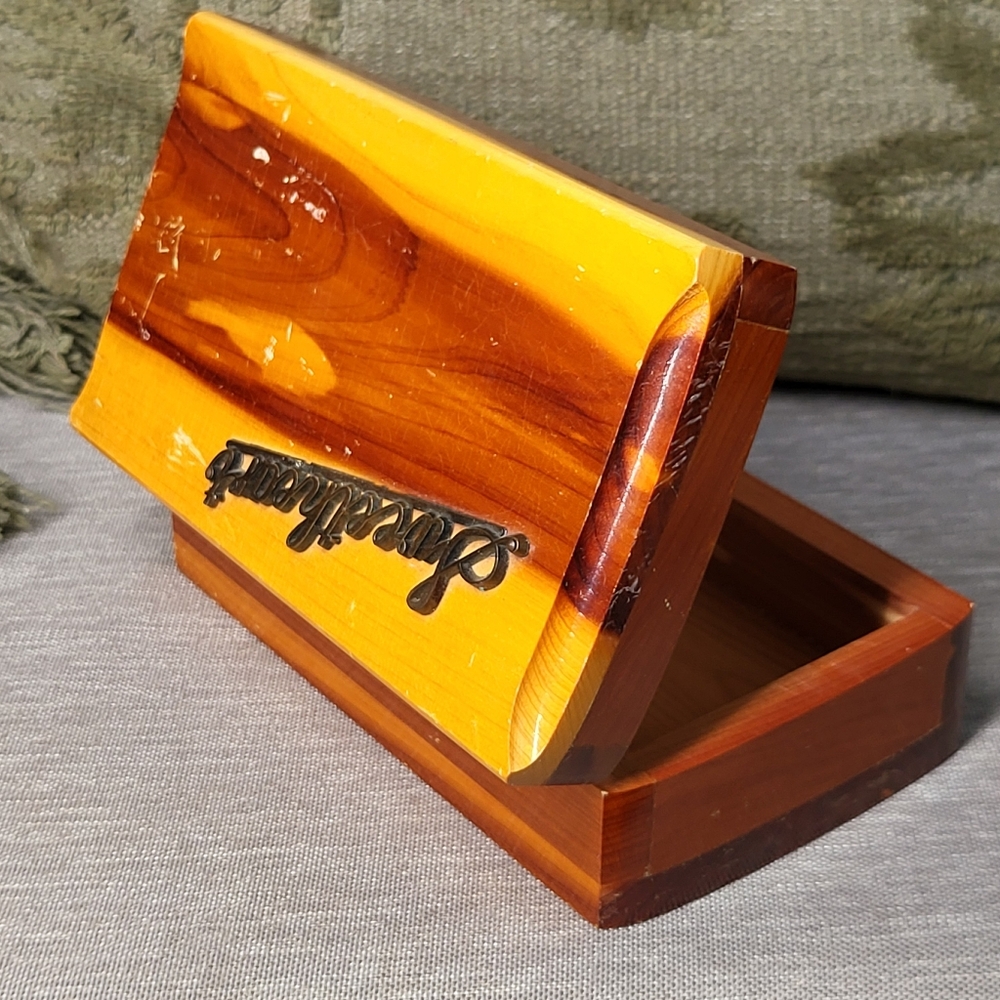 Red Cedar Wood trinket box "sweetheart"